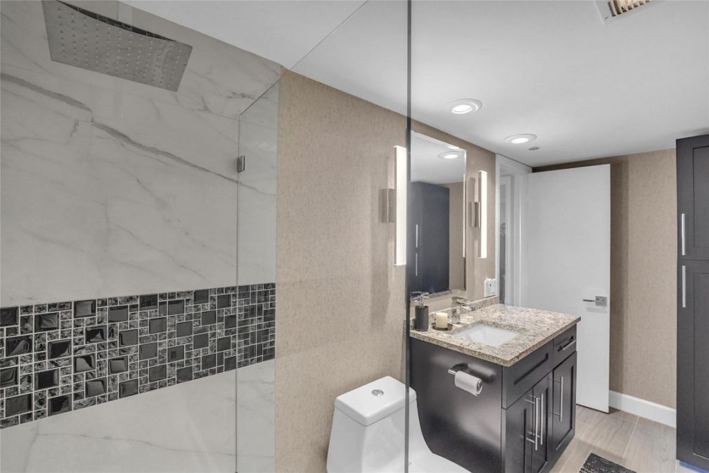 4015 W Palm Aire Drive, Unit 703, Pompano Beach, FL 33069 Photo