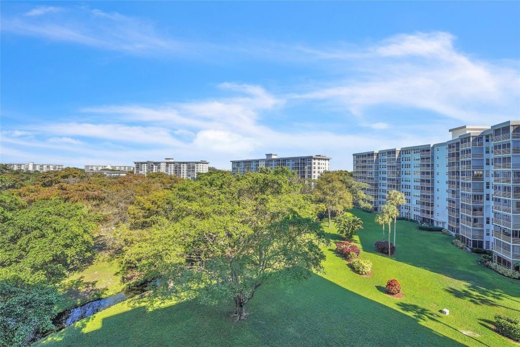 4015 W Palm Aire Drive, Unit 703, Pompano Beach, FL 33069 Photo