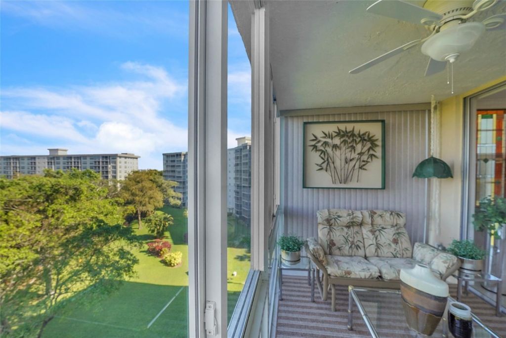 4015 W Palm Aire Drive, Unit 703, Pompano Beach, FL 33069 Photo