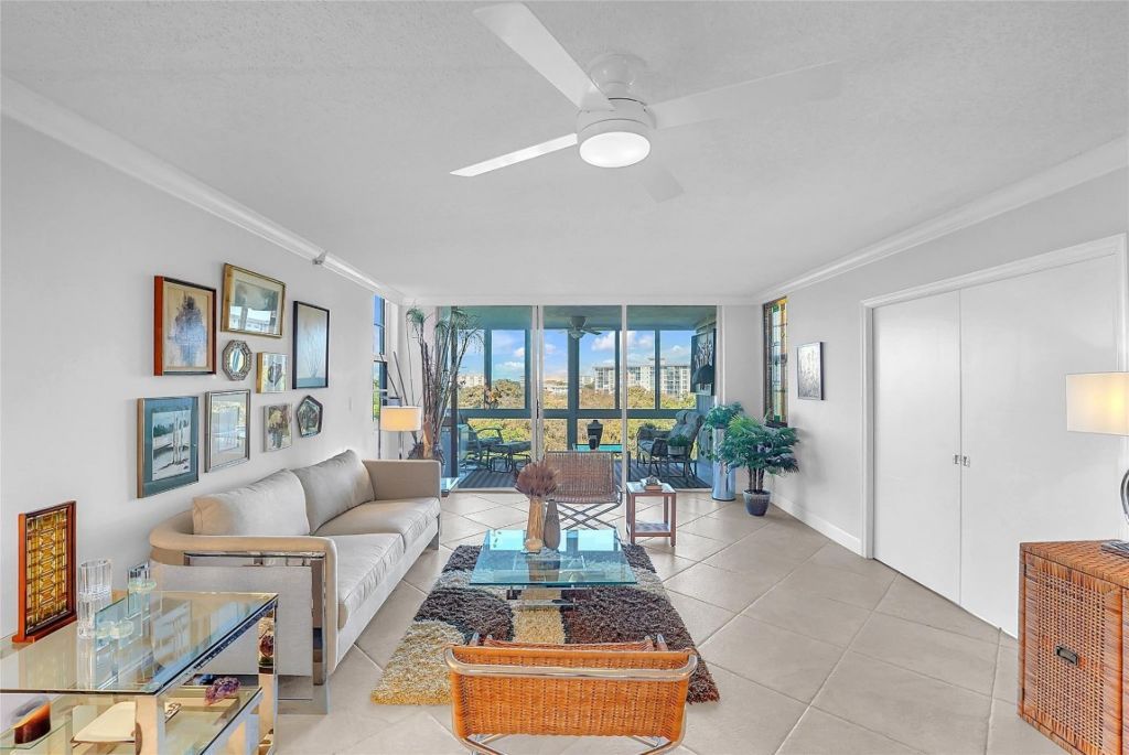 4015 W Palm Aire Drive, Unit 703, Pompano Beach, FL 33069 Photo