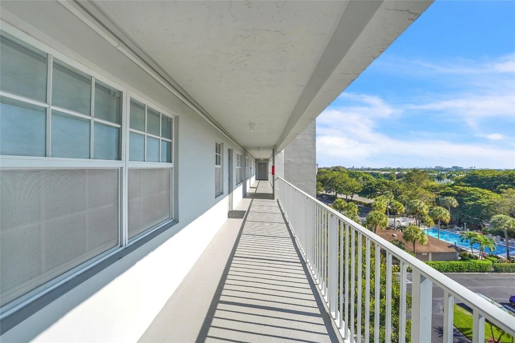 4015 W Palm Aire Drive, Unit 703, Pompano Beach, FL 33069 Photo