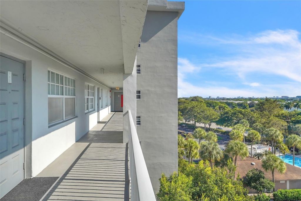 4015 W Palm Aire Drive, Unit 703, Pompano Beach, FL 33069 Photo