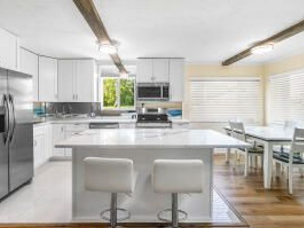 2020 Lake Osborne Drive, Unit 10, Lake Worth Beach, FL 33461