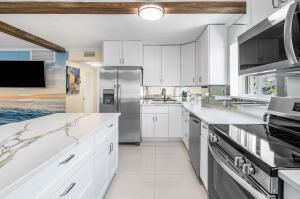 2020 Lake Osborne Drive, Unit 10, Lake Worth Beach, FL 33461 Photo