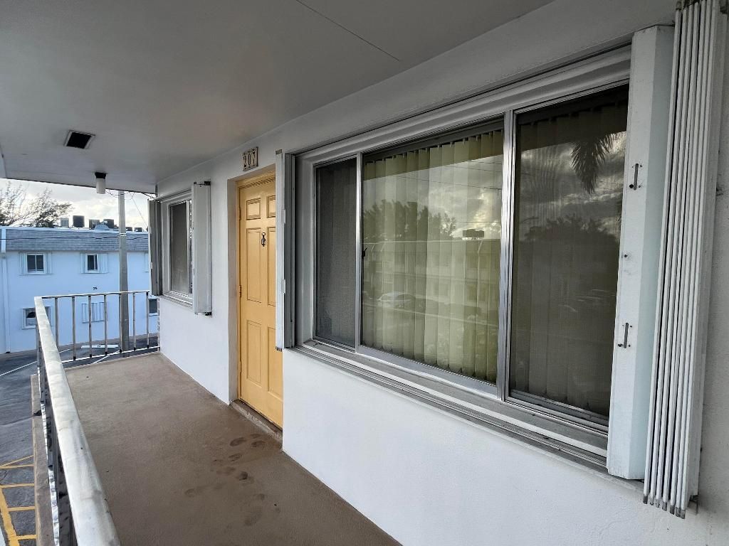 2840 Cynthia Lane, Unit 207, Lake Worth Beach, FL 33461 Photo