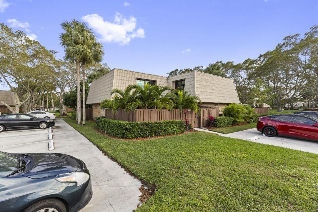 5739 57th Way, West Palm Beach, FL 33409 Photo