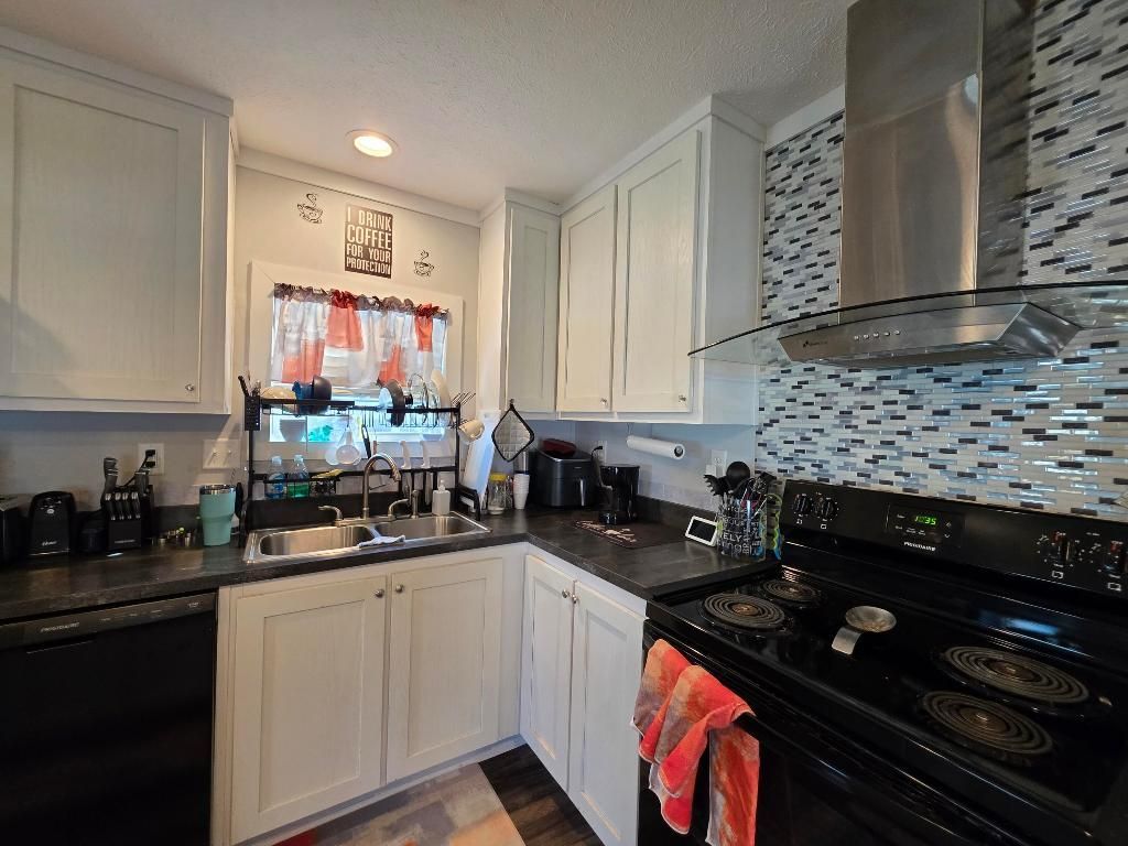 99 Sandhill Boulevard, Fort Pierce, FL 34982 Photo