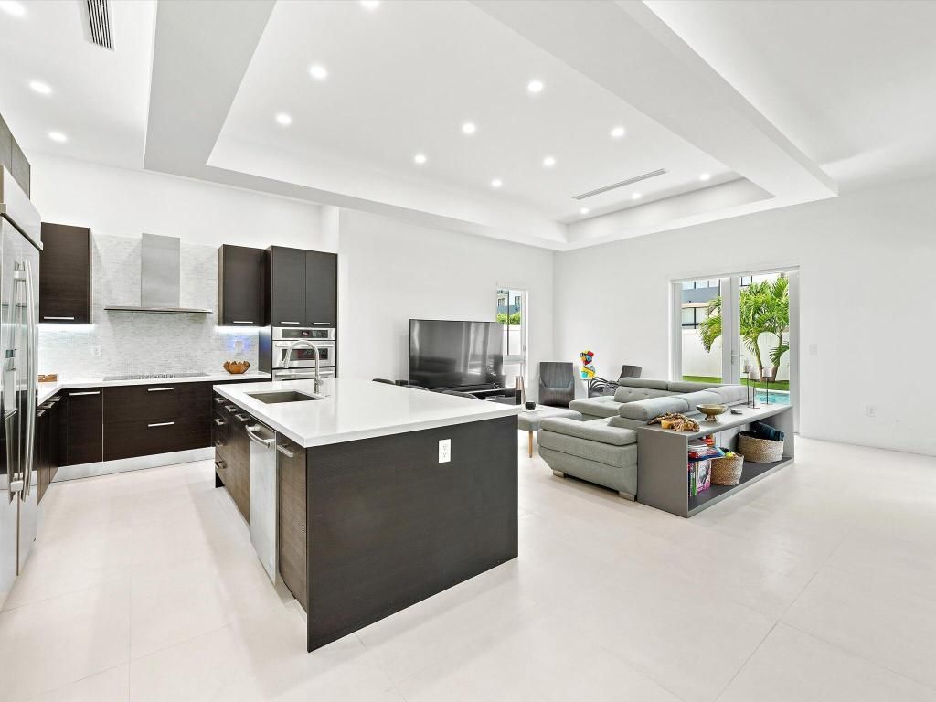 8405 NW 34th Street, Doral, FL 33122 Photo