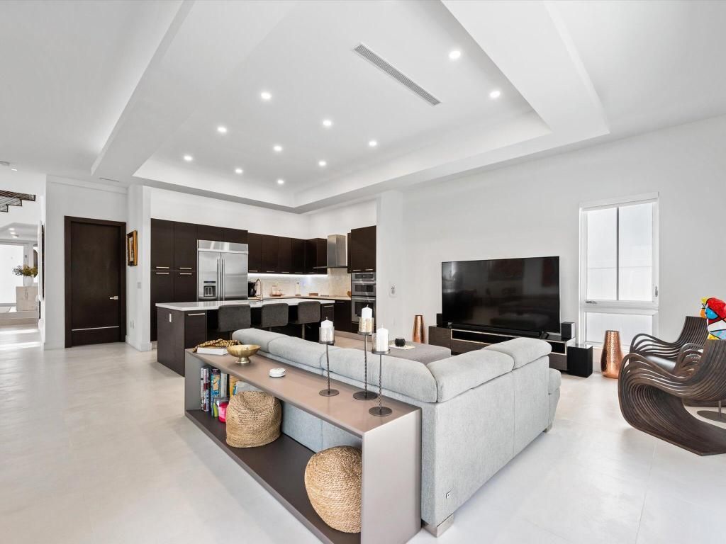 8405 NW 34th Street, Doral, FL 33122 Photo