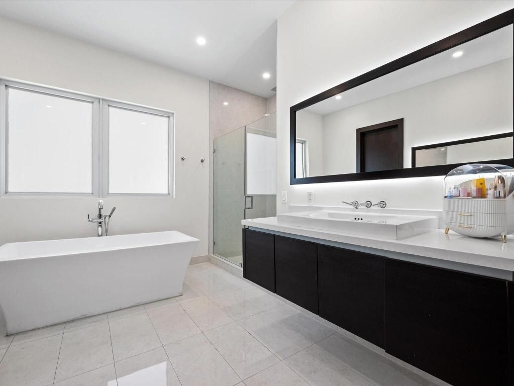 8405 NW 34th Street, Doral, FL 33122 Photo