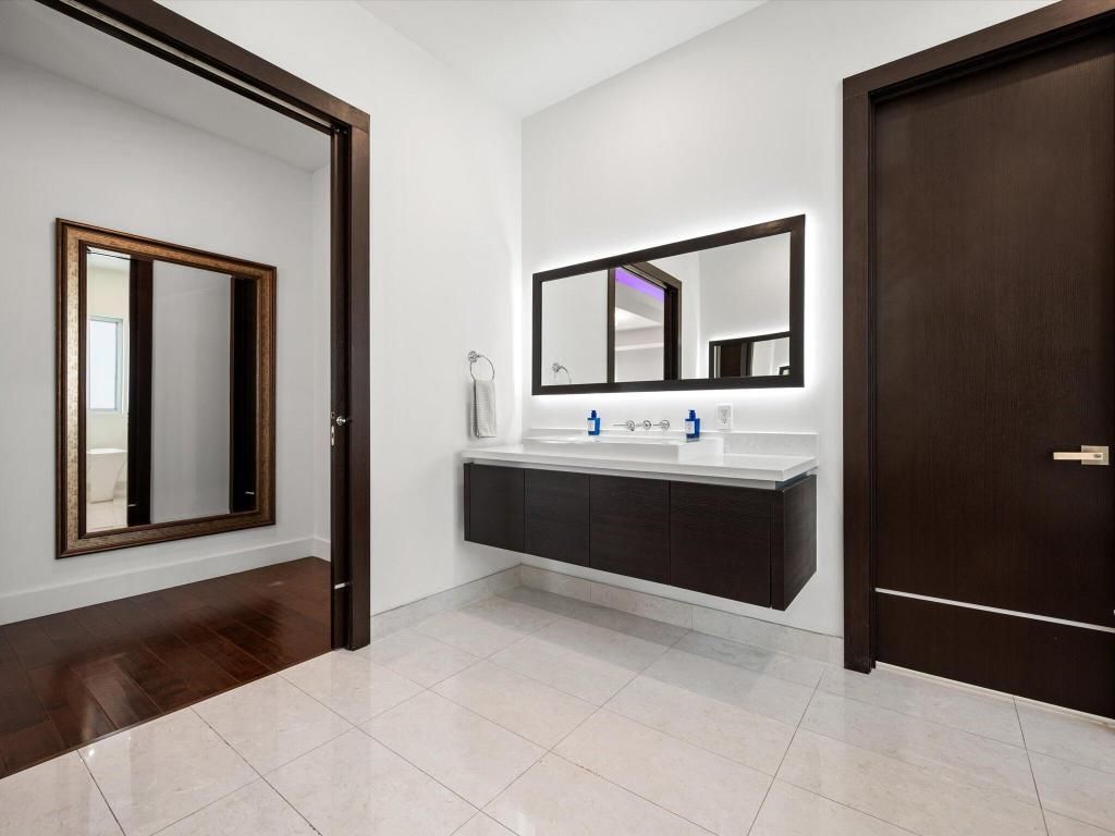 8405 NW 34th Street, Doral, FL 33122 Photo