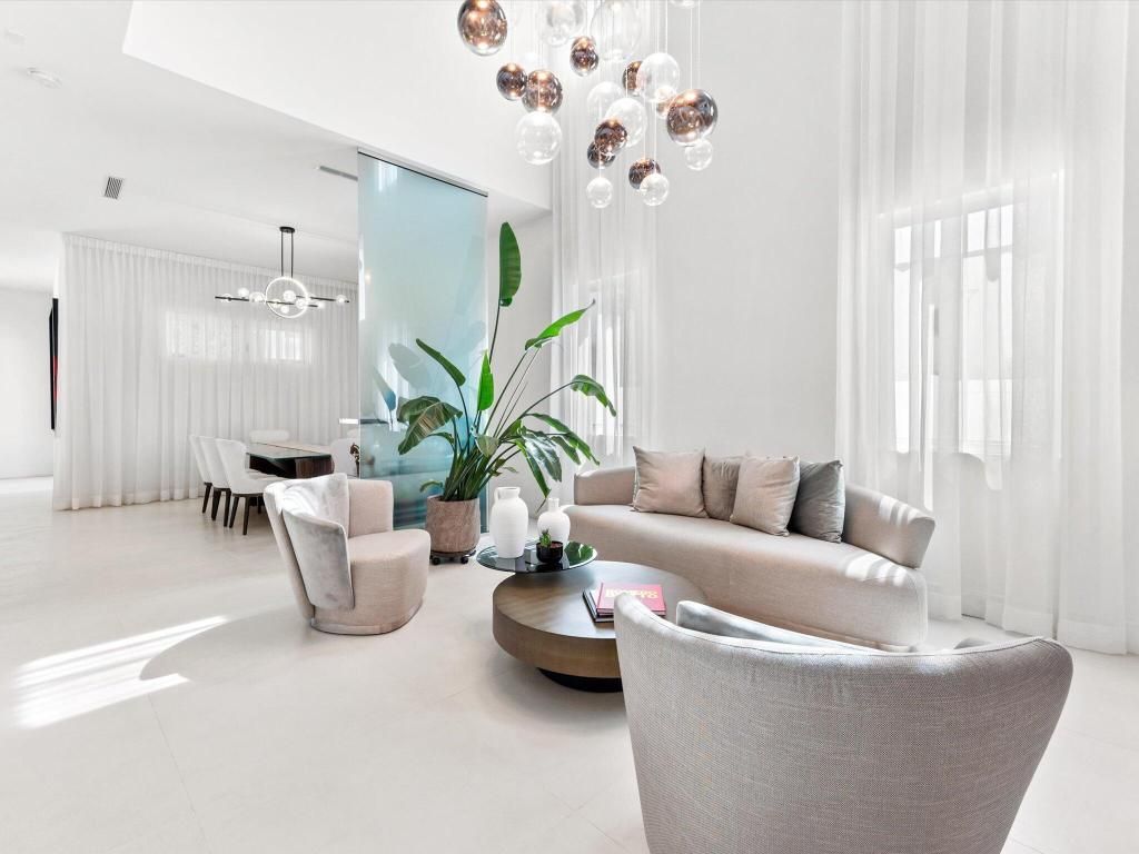 8405 NW 34th Street, Doral, FL 33122 Photo