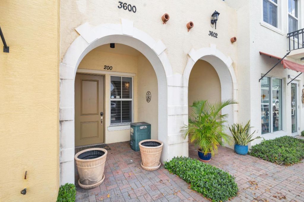 3600 S Dixie Highway, Unit 200, West Palm Beach, FL 33405 Photo