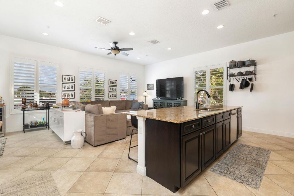 3600 S Dixie Highway, Unit 200, West Palm Beach, FL 33405 Photo