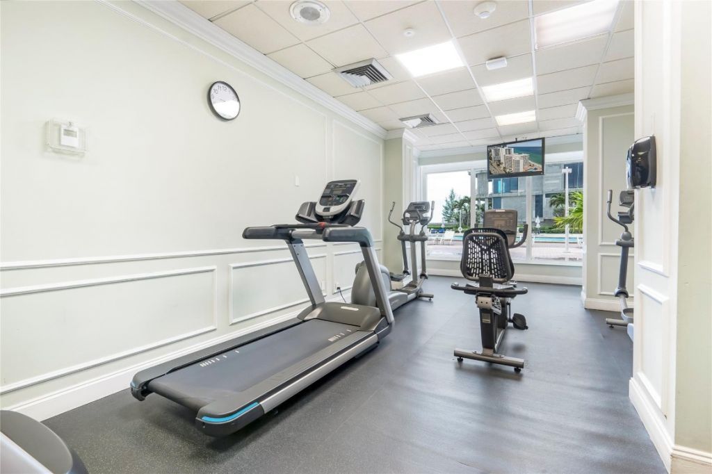 3180 S Ocean Drive, Unit 517, Hallandale Beach, FL 33009 Photo