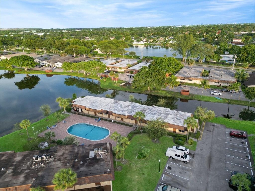 416 Lakeside Drive, Unit 129, Margate, FL 33063 Photo