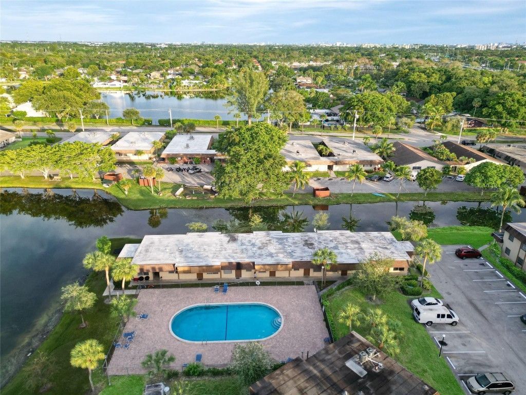 416 Lakeside Drive, Unit 129, Margate, FL 33063 Photo