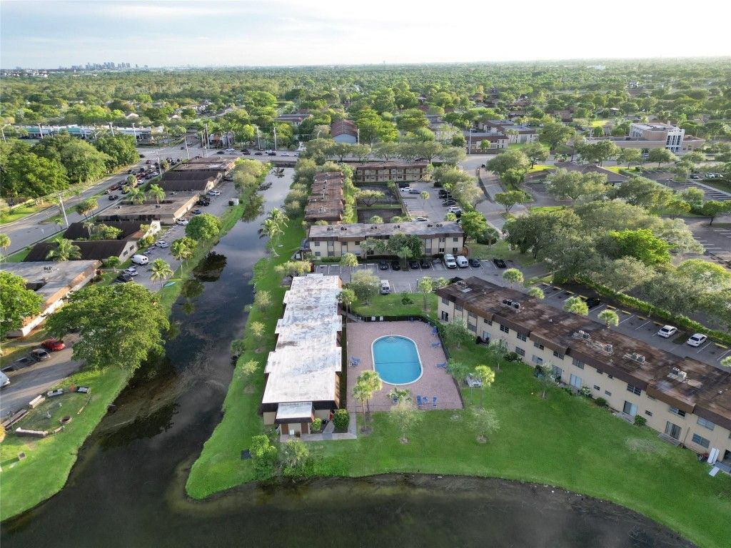 416 Lakeside Drive, Unit 129, Margate, FL 33063 Photo
