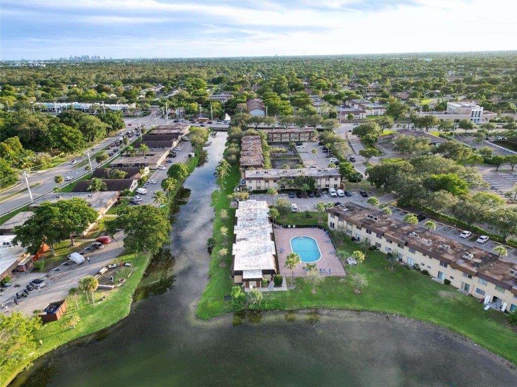 416 Lakeside Drive, Unit 129, Margate, FL 33063 Photo