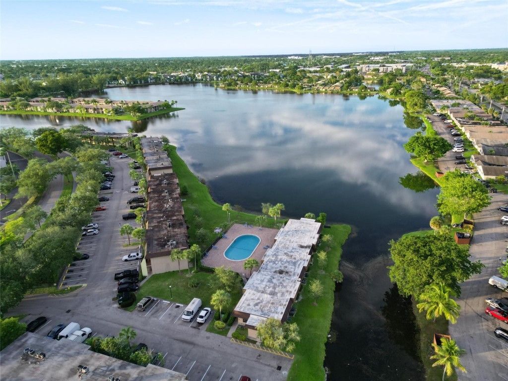 416 Lakeside Drive, Unit 129, Margate, FL 33063 Photo