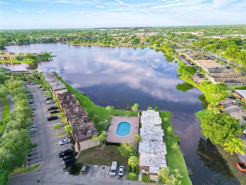416 Lakeside Drive, Unit 129, Margate, FL 33063 Photo