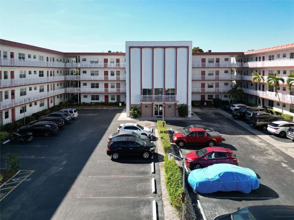 4000 NW 44th Avenue, Unit 208, Lauderdale Lakes, FL 33319