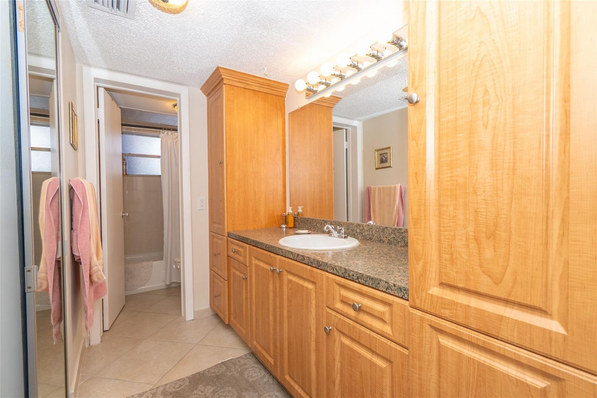 4000 NW 44th Avenue, Unit 208, Lauderdale Lakes, FL 33319 Photo