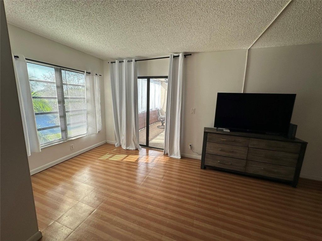 2206 S Cypress Bend Drive, Unit 305, Pompano Beach, FL 33069 Photo