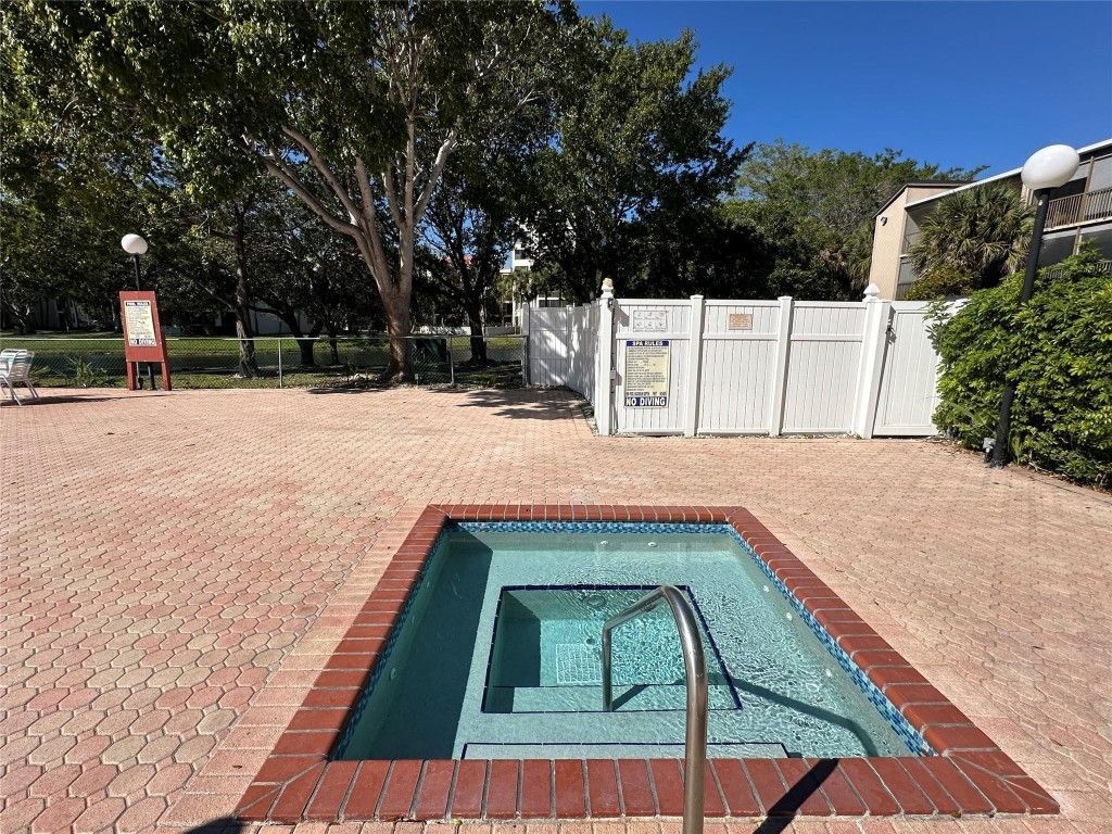 2206 S Cypress Bend Drive, Unit 305, Pompano Beach, FL 33069 Photo