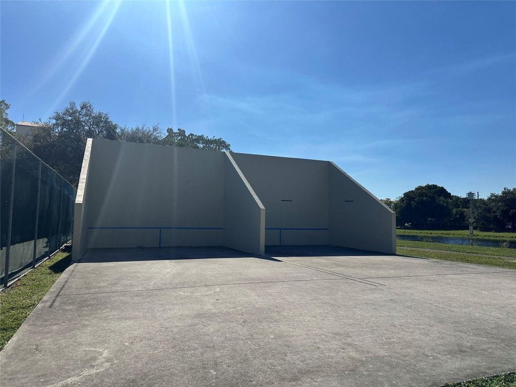 2206 S Cypress Bend Drive, Unit 305, Pompano Beach, FL 33069 Photo