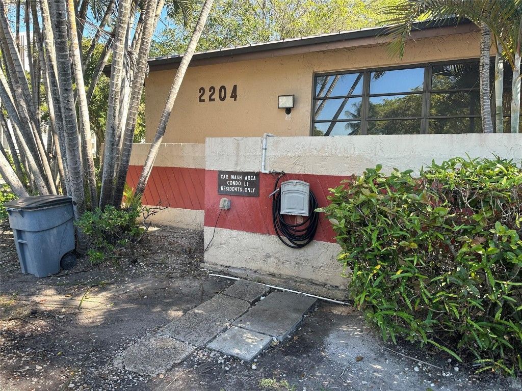 2206 S Cypress Bend Drive, Unit 305, Pompano Beach, FL 33069 Photo