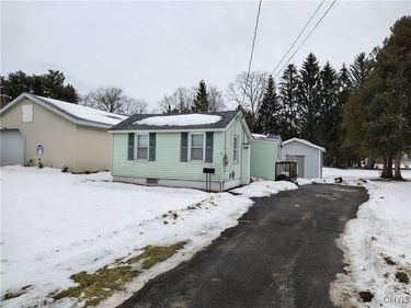 19 Burr Avenue, New York Mills, NY 13417