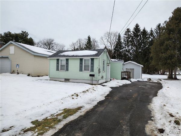 19 Burr Avenue, New York Mills, NY 13417