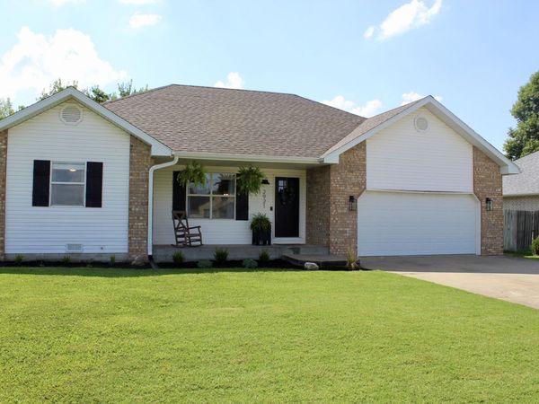 2921 Grant Avenue, Bolivar, MO 65613