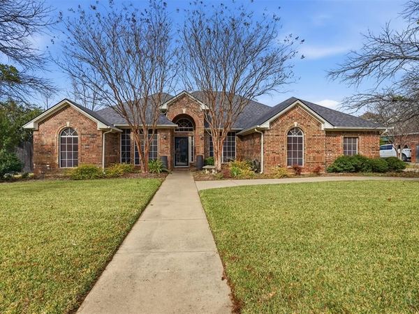 901 Dylan Court, Burleson, TX 76028