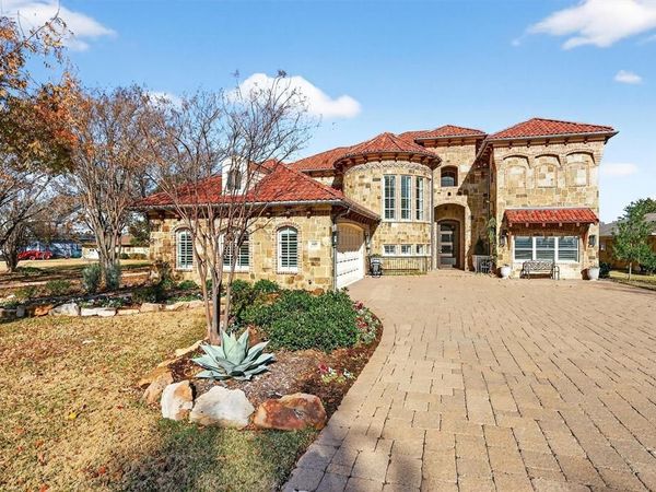 600 Kiowa Drive E, Lake Kiowa, TX 76240