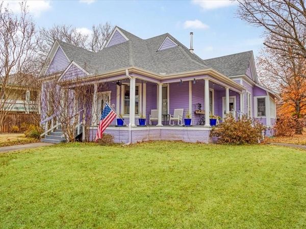 300 W 6th Street, Bonham, TX 75418