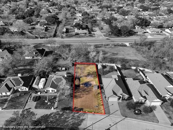 324 Hedrick Drive, Hewitt, TX 76643