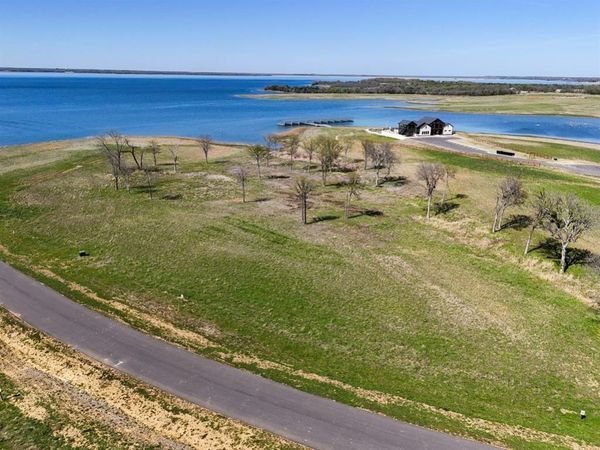 380 Harborside Terrace , Windom, TX 75492