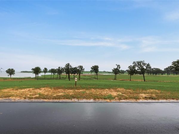 380 Harborside Terrace , Windom, TX 75492