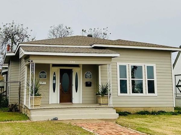 708 W Main Street , Denison, TX 75020