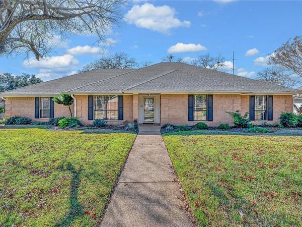 300 Trailview Drive, Woodway, TX 76712