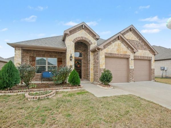 686 Navasota Drive, Crandall, TX 75114