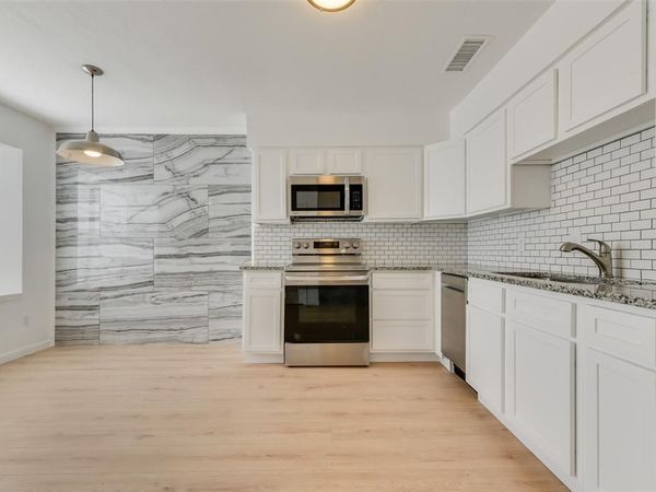 80 E Mountain Creek Drive, Unit 19, Grand Prairie, TX 75052