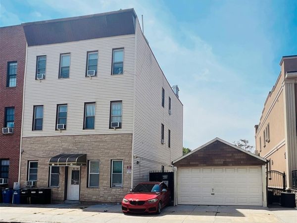 23-58 38th Street, Long Island City, NY 11105