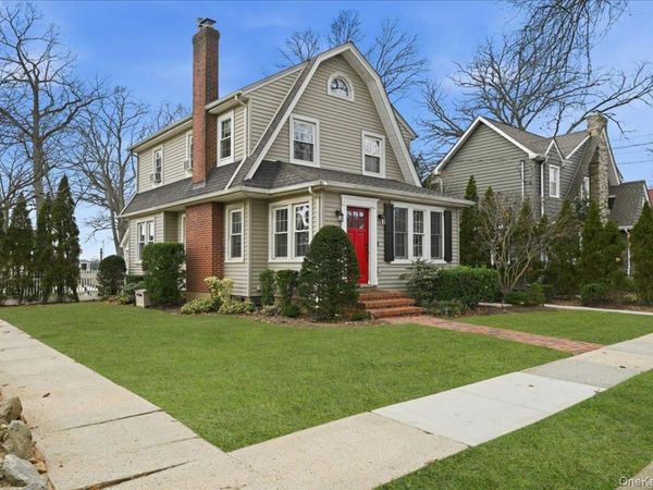 70 Larch Avenue, Floral Park, NY 11001