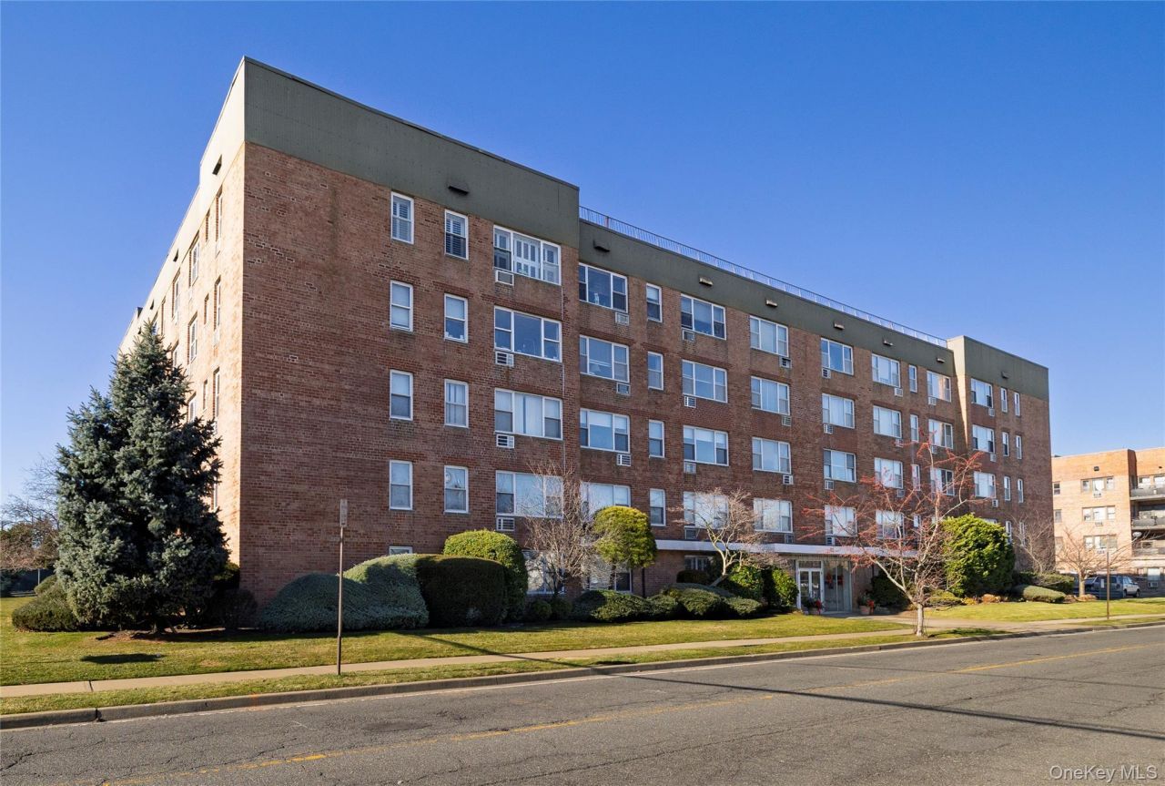 280 Guy Lombardo Avenue, Unit 3D, Freeport, NY 11520 Main Photo