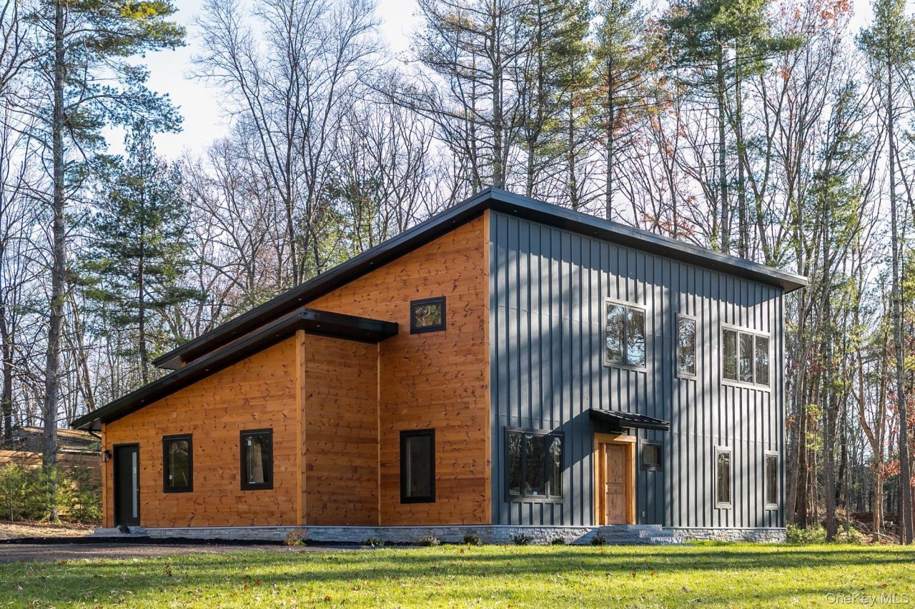 33 Betten Court, Saugerties, NY 12477 Main Photo