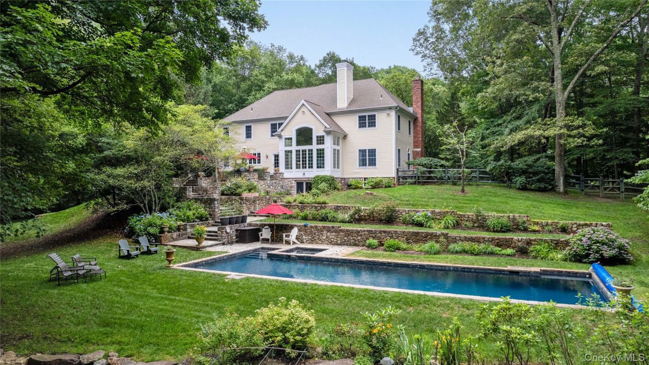 4 Hidden Valley Way, Bedford, NY 10506 Main Photo