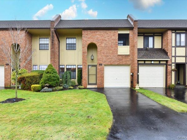 10 Southgate Circle, Massapequa Park, NY 11762